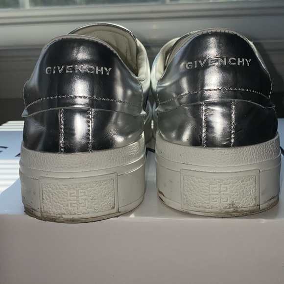 Designer sneakers Size 9, gentle worn twice. I needed a bigger size, sad to sell - Picture 12 of 16